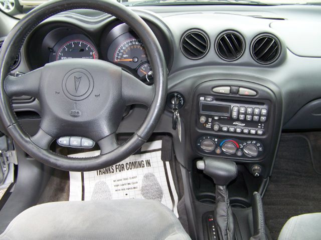 2004 Pontiac Grand Am XUV SLE 4WD