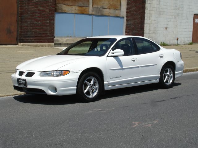 1999 Pontiac Grand Prix XUV SLE 4WD