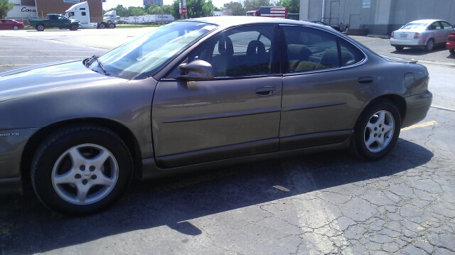 2000 Pontiac Grand Prix Sport -5 Speed-stick-4x4