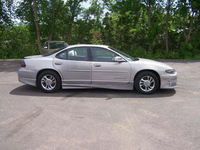 2000 Pontiac Grand Prix XUV SLE 4WD