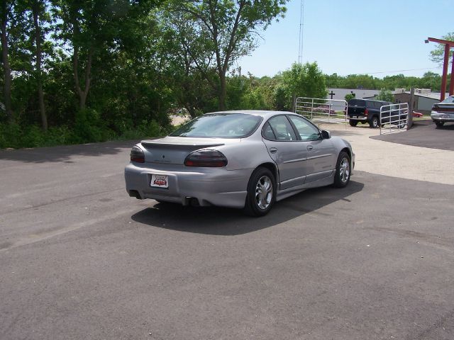 2000 Pontiac Grand Prix XUV SLE 4WD