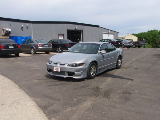 2000 Pontiac Grand Prix XUV SLE 4WD