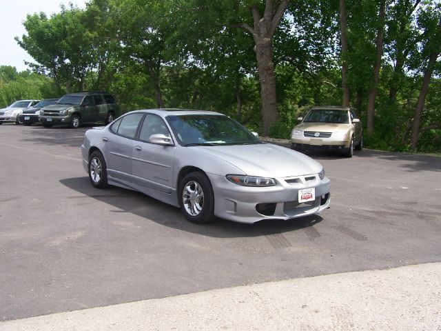 2000 Pontiac Grand Prix XUV SLE 4WD