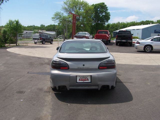 2000 Pontiac Grand Prix XUV SLE 4WD