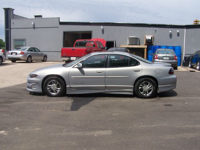 2000 Pontiac Grand Prix XUV SLE 4WD