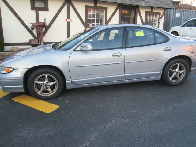 2000 Pontiac Grand Prix XUV SLE 4WD