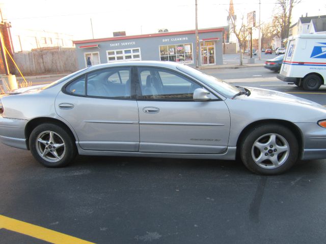 2000 Pontiac Grand Prix XUV SLE 4WD