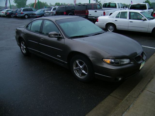 2000 Pontiac Grand Prix XUV SLE 4WD