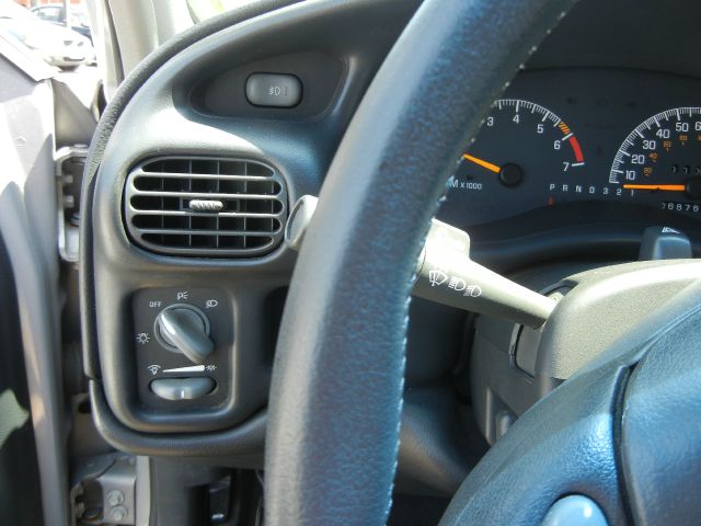 2000 Pontiac Grand Prix XUV SLE 4WD