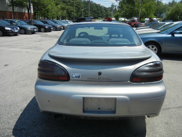 2000 Pontiac Grand Prix XUV SLE 4WD