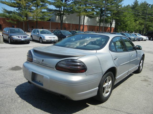 2000 Pontiac Grand Prix XUV SLE 4WD