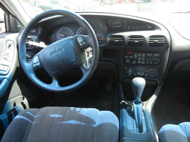 2000 Pontiac Grand Prix XUV SLE 4WD