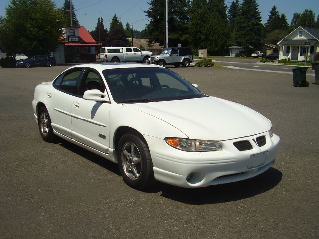 2000 Pontiac Grand Prix 4dr Quad Cab WB 4WD SLT