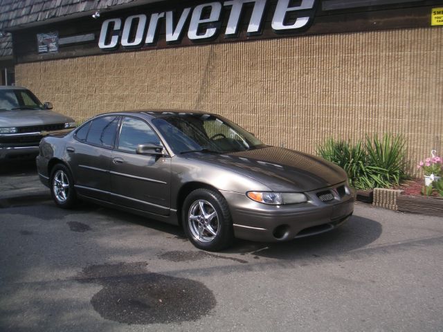 2000 Pontiac Grand Prix XUV SLE 4WD