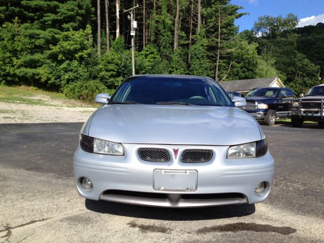 2000 Pontiac Grand Prix XUV SLE 4WD