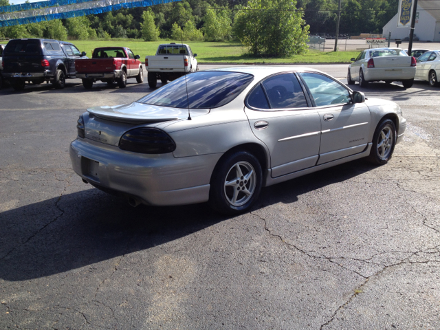 2000 Pontiac Grand Prix XUV SLE 4WD