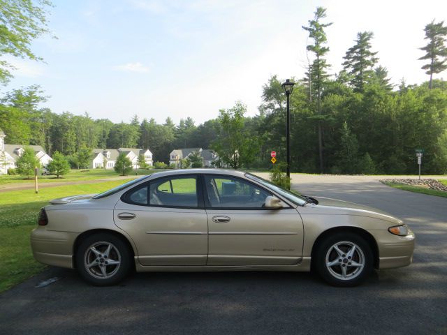 2000 Pontiac Grand Prix XUV SLE 4WD