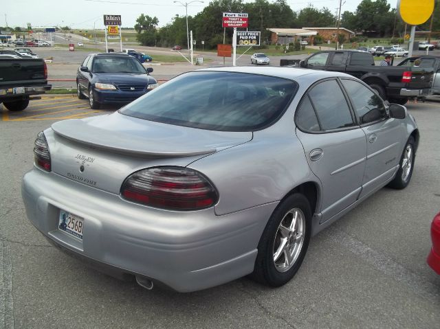 2000 Pontiac Grand Prix XUV SLE 4WD