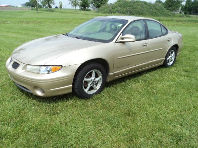 2000 Pontiac Grand Prix XUV SLE 4WD