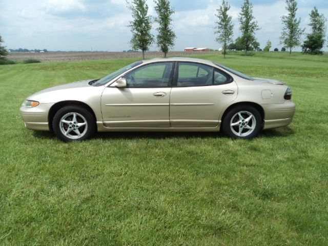 2000 Pontiac Grand Prix XUV SLE 4WD