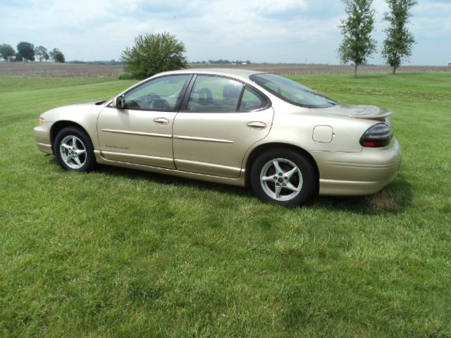 2000 Pontiac Grand Prix XUV SLE 4WD