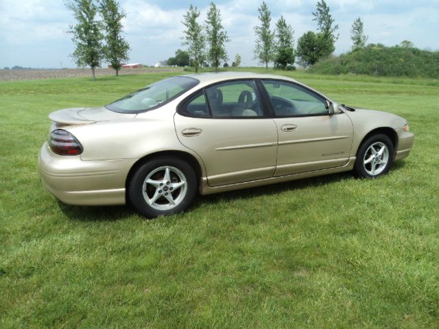 2000 Pontiac Grand Prix XUV SLE 4WD