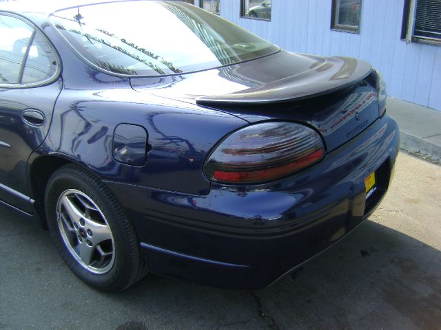 2001 Pontiac Grand Prix XUV SLE 4WD