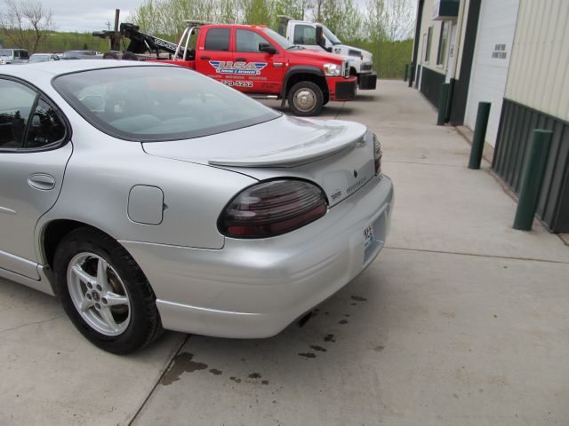 2001 Pontiac Grand Prix XUV SLE 4WD