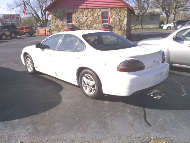 2001 Pontiac Grand Prix XUV SLE 4WD