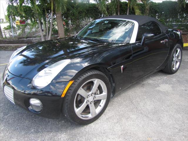 2006 Pontiac Solstice Standard 4X4 Hardtop