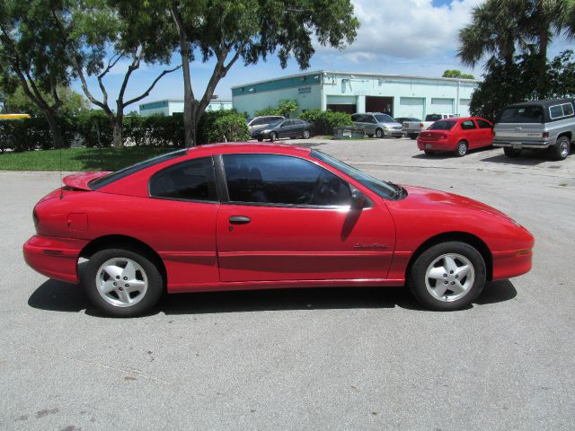 1996 Pontiac Sunfire 4dr Sdn SL Auto Sedan