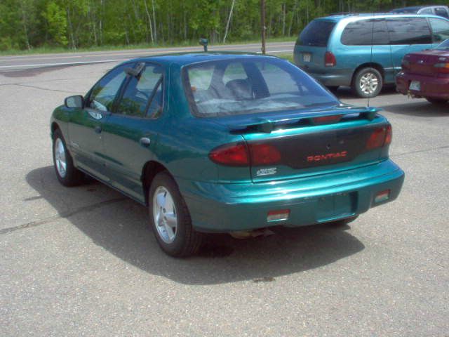 1999 Pontiac Sunfire 2006 Hyundai LX