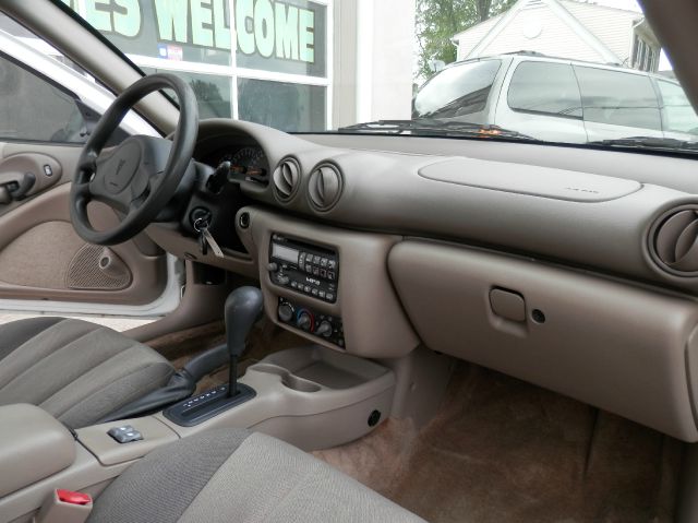 2004 Pontiac Sunfire 5 Door Quad Seating