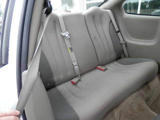 2004 Pontiac Sunfire 5 Door Quad Seating