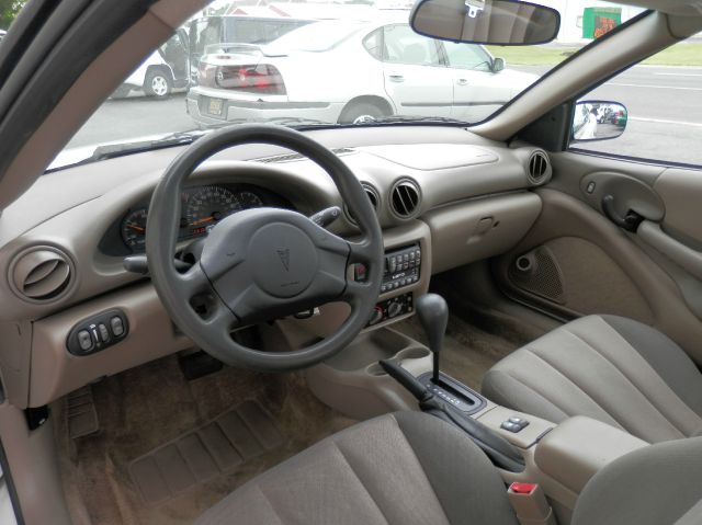 2004 Pontiac Sunfire 5 Door Quad Seating