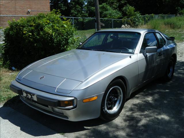 1983 Porsche 944 Base