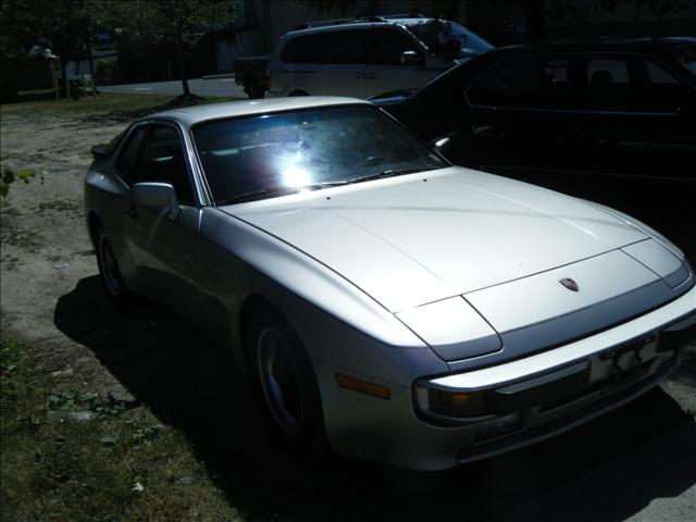 1983 Porsche 944 Base