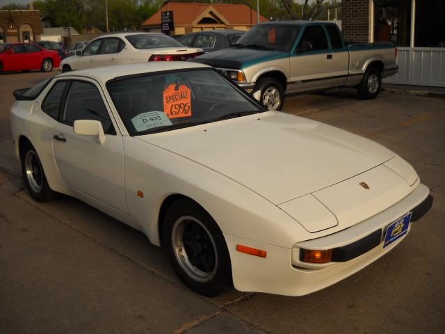 1983 Porsche 944 GT Premium