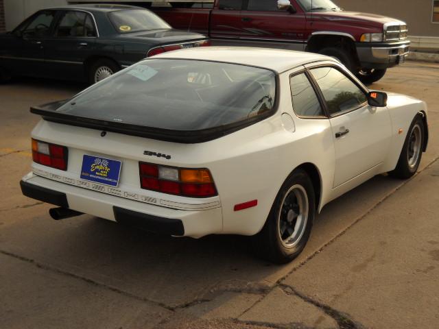 1983 Porsche 944 GT Premium