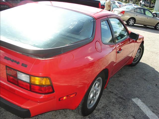 1987 Porsche 944 AWD 4dr LS