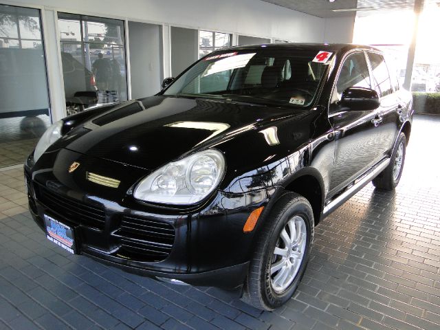 2004 Porsche Cayenne Base