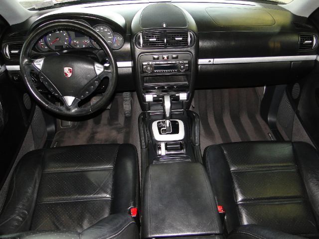 2004 Porsche Cayenne Base