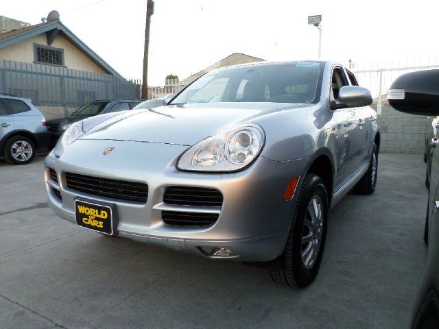 2005 Porsche Cayenne Base