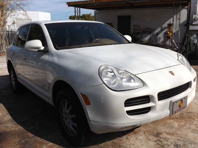 2005 Porsche Cayenne Base