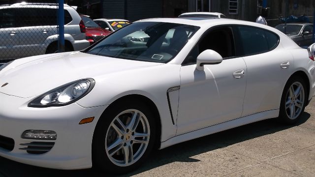 2011 Porsche Panamera 4 4.8i