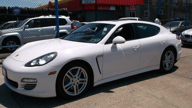 2011 Porsche Panamera 4 4.8i