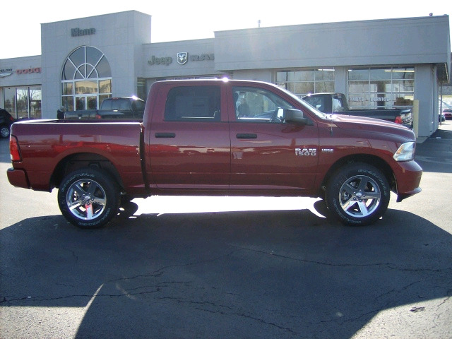 2014 RAM 1500 SE Sport Wagon 4D