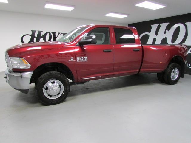 2014 RAM 3500 AWD W/nav, Leather, 3rd Rowsunroof