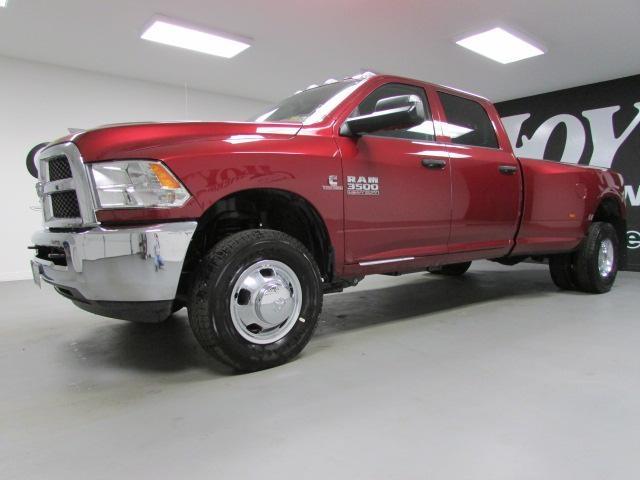 2014 RAM 3500 AWD W/nav, Leather, 3rd Rowsunroof