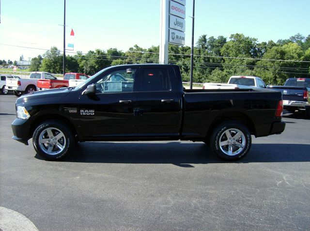 2013 RAM Ram Pickup XLT 4X4 W/third Row Seating